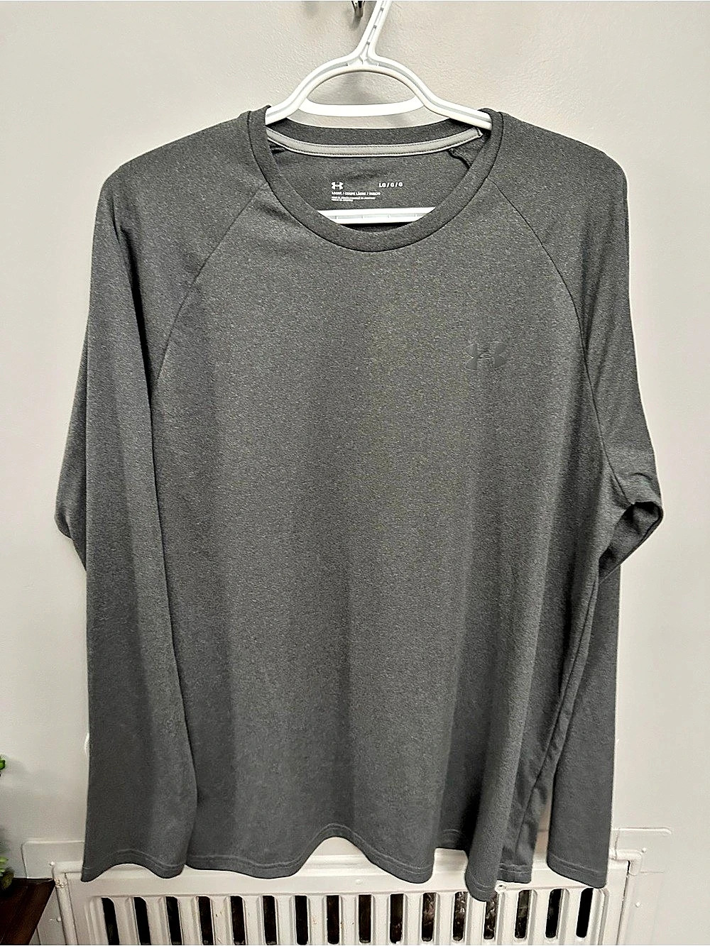 Under Armour Men's Long Sleeve Athletic Shirt Gray Large